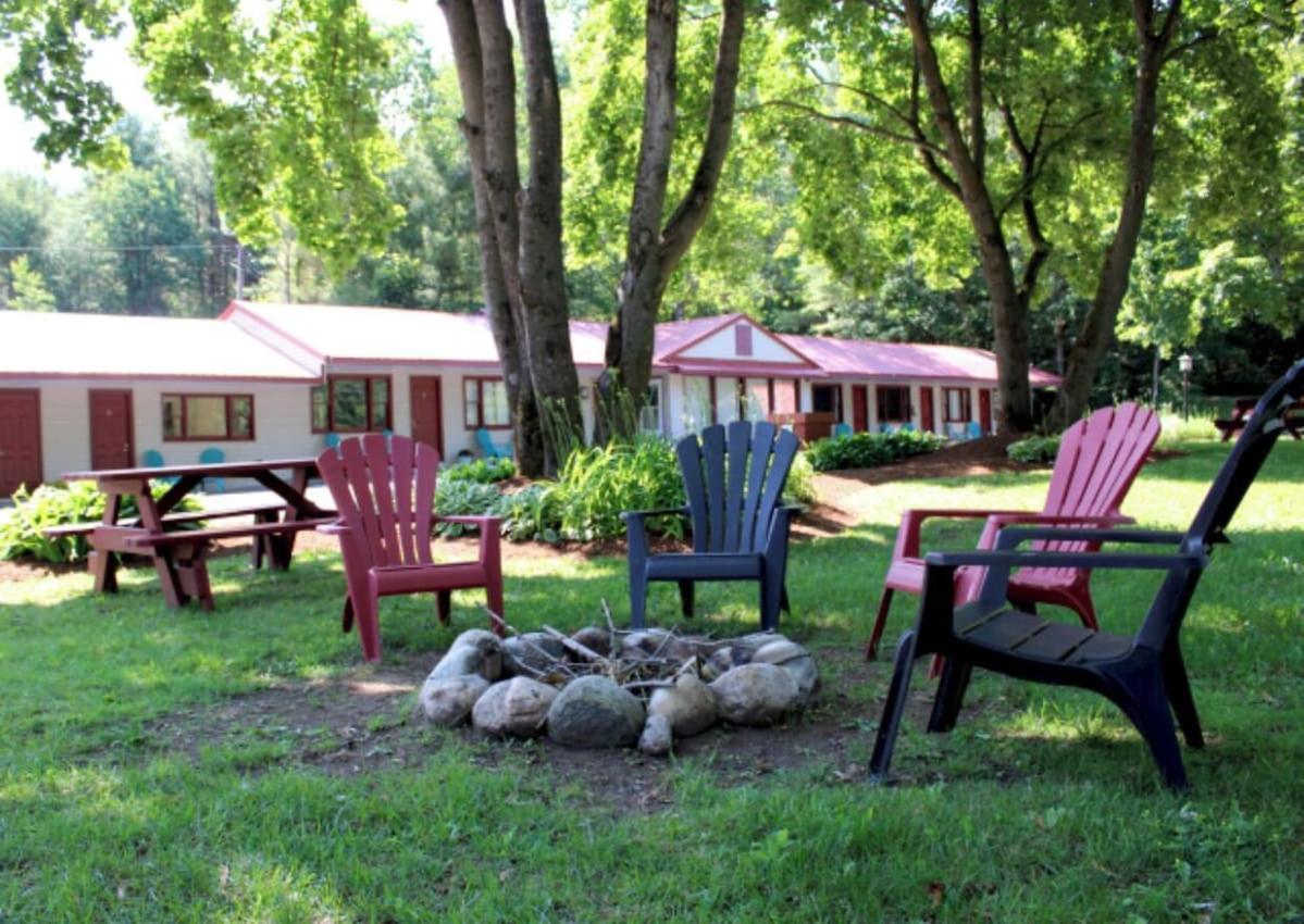 Luzerne Court Motel Lake Luzerne Exterior photo